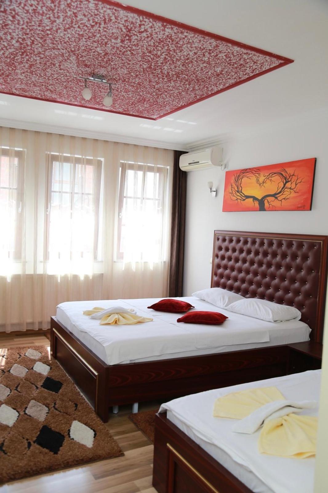 Hotel Venisi Призрен Экстерьер фото