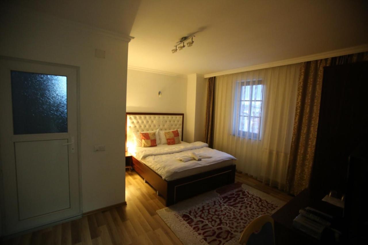 Hotel Venisi Призрен Экстерьер фото